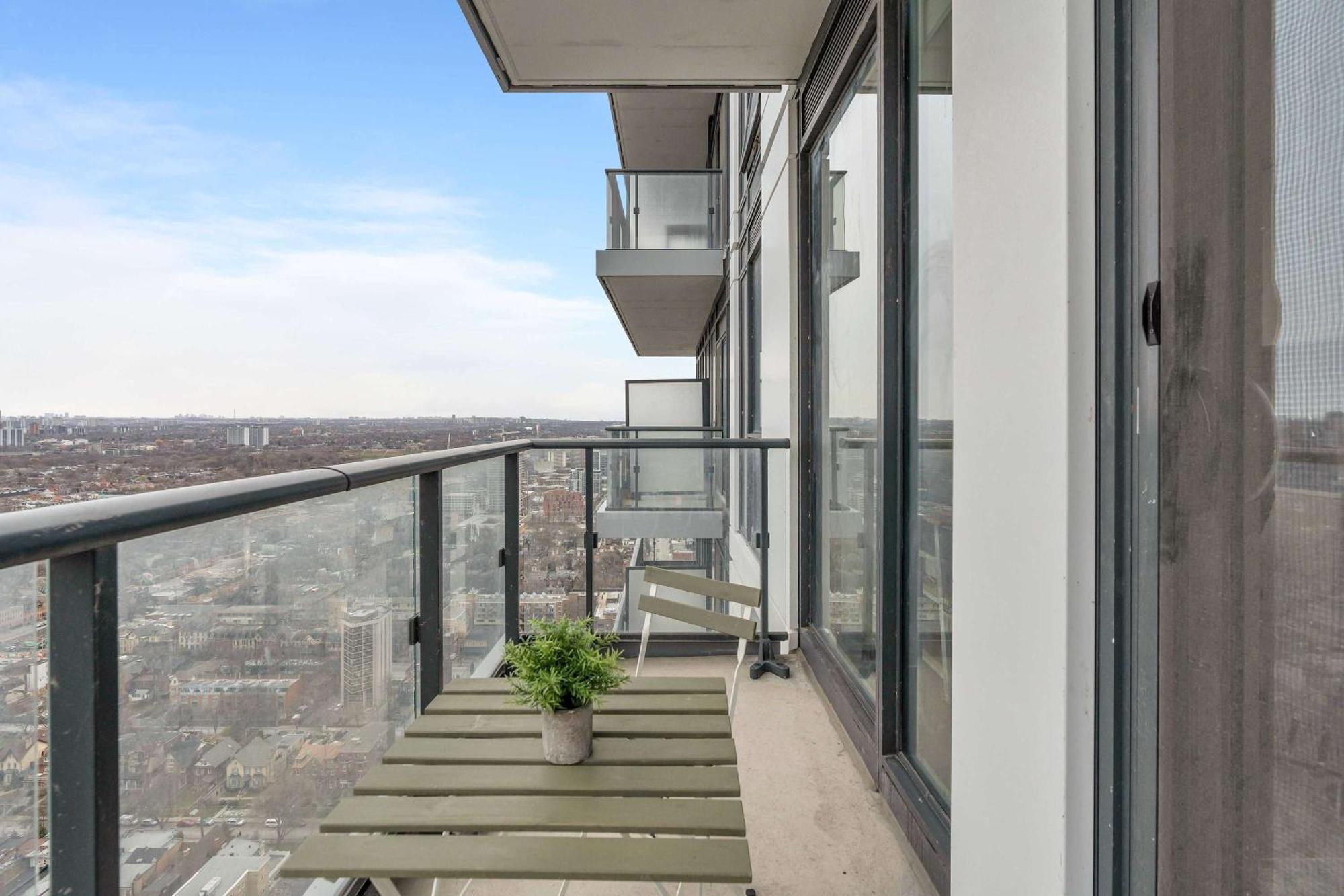 Sunset View Studio By Eaton Centre โตรอนโต ภายนอก รูปภาพ