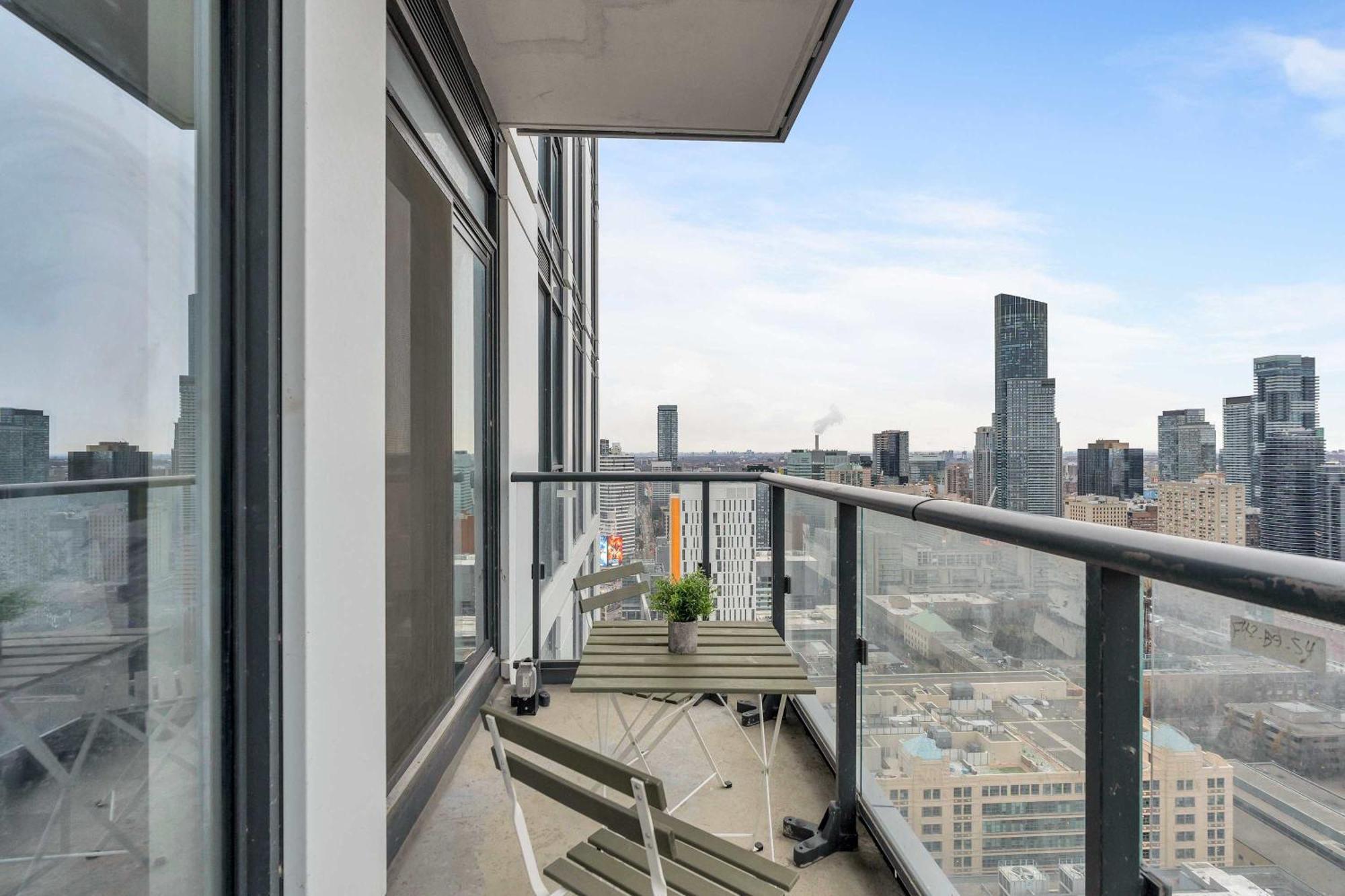 Sunset View Studio By Eaton Centre โตรอนโต ภายนอก รูปภาพ