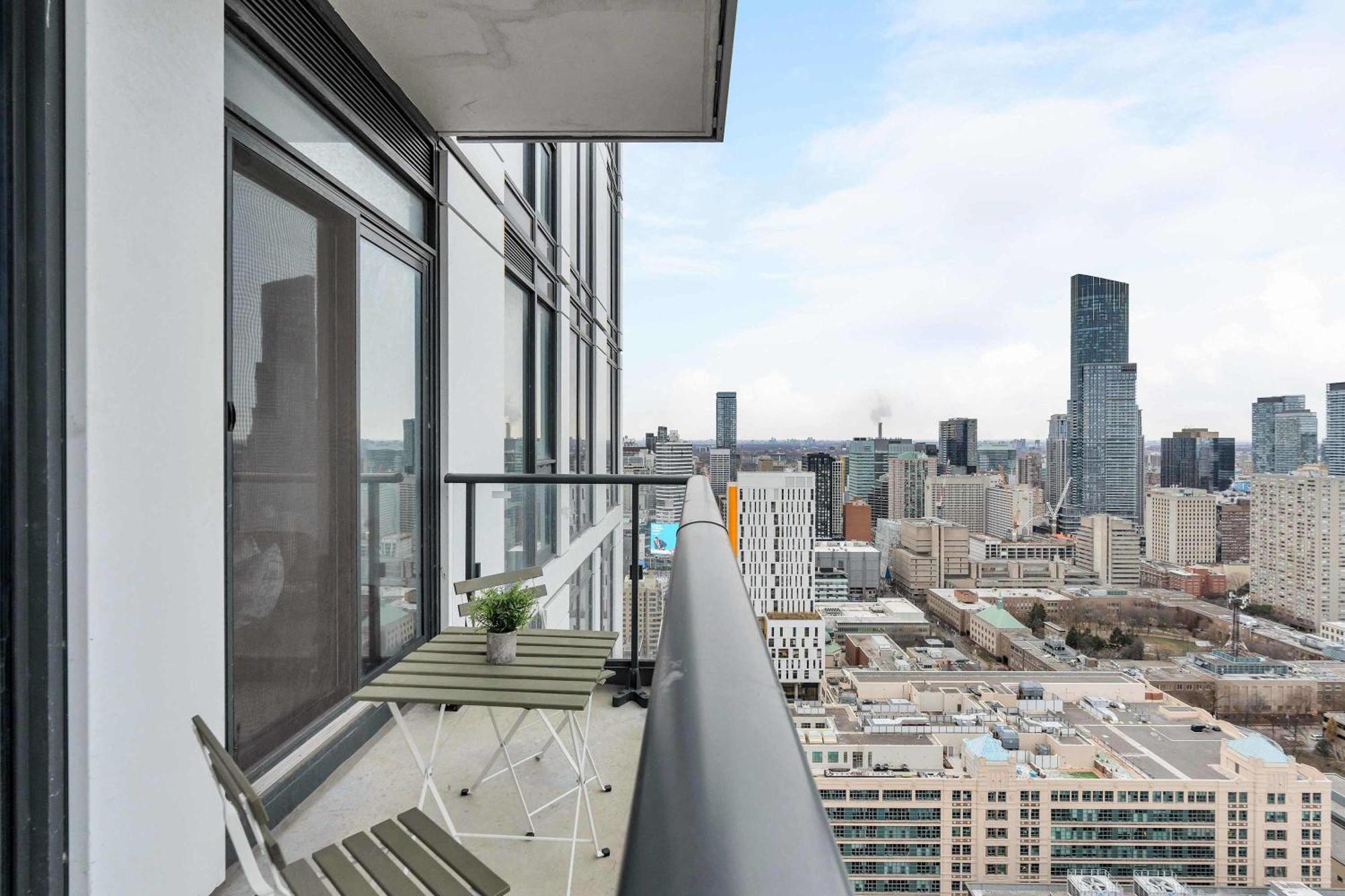 Sunset View Studio By Eaton Centre โตรอนโต ภายนอก รูปภาพ